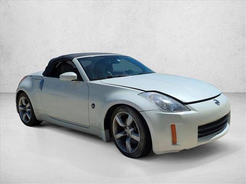Used 2006 Nissan 350Z Touring RWD image 3