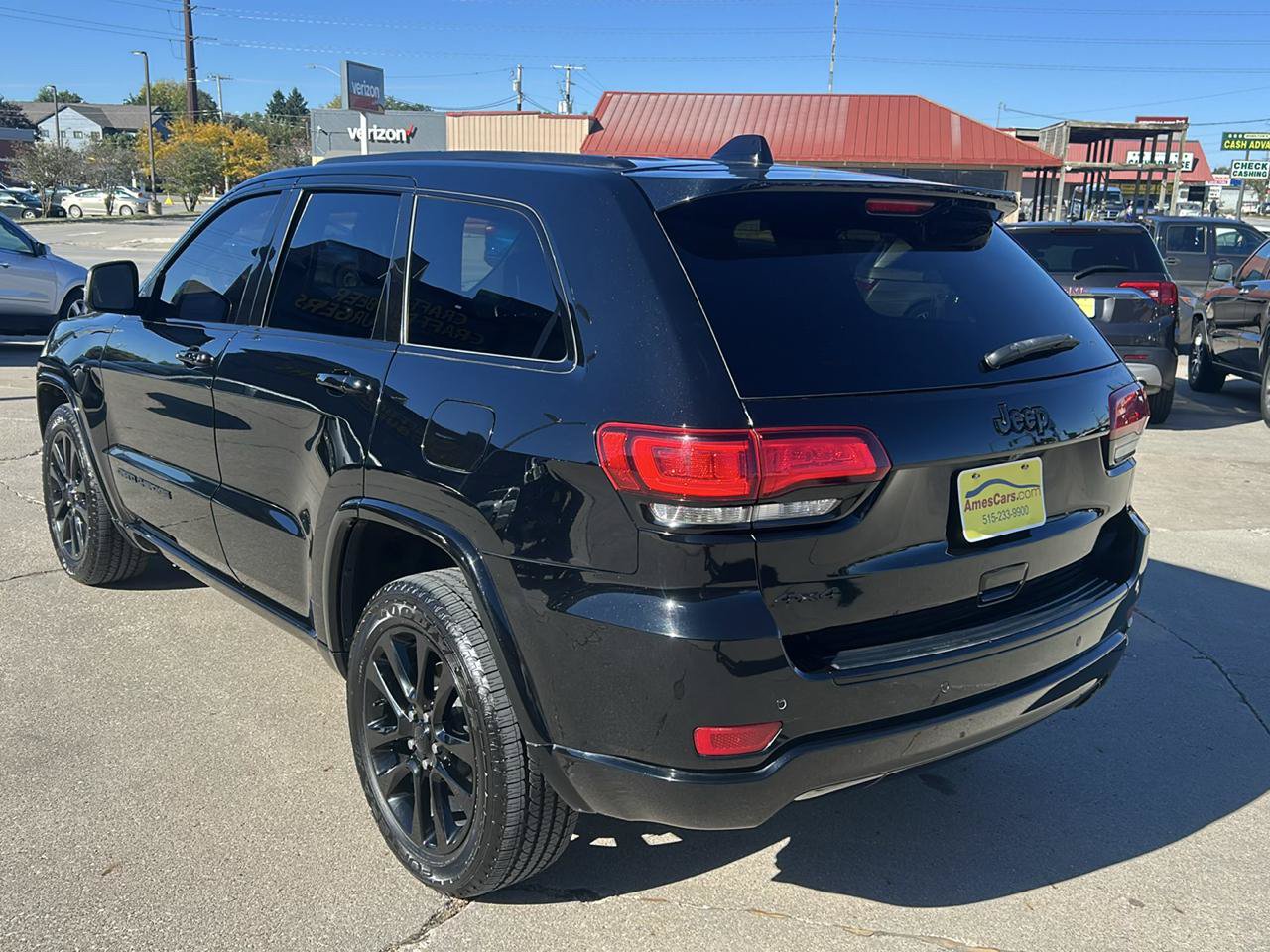 Used 2017 Jeep Grand Cherokee Altitude AWD/4WD image 5