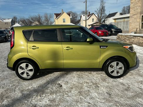 Used 2016 Kia Soul w/ Convenience Package image 2