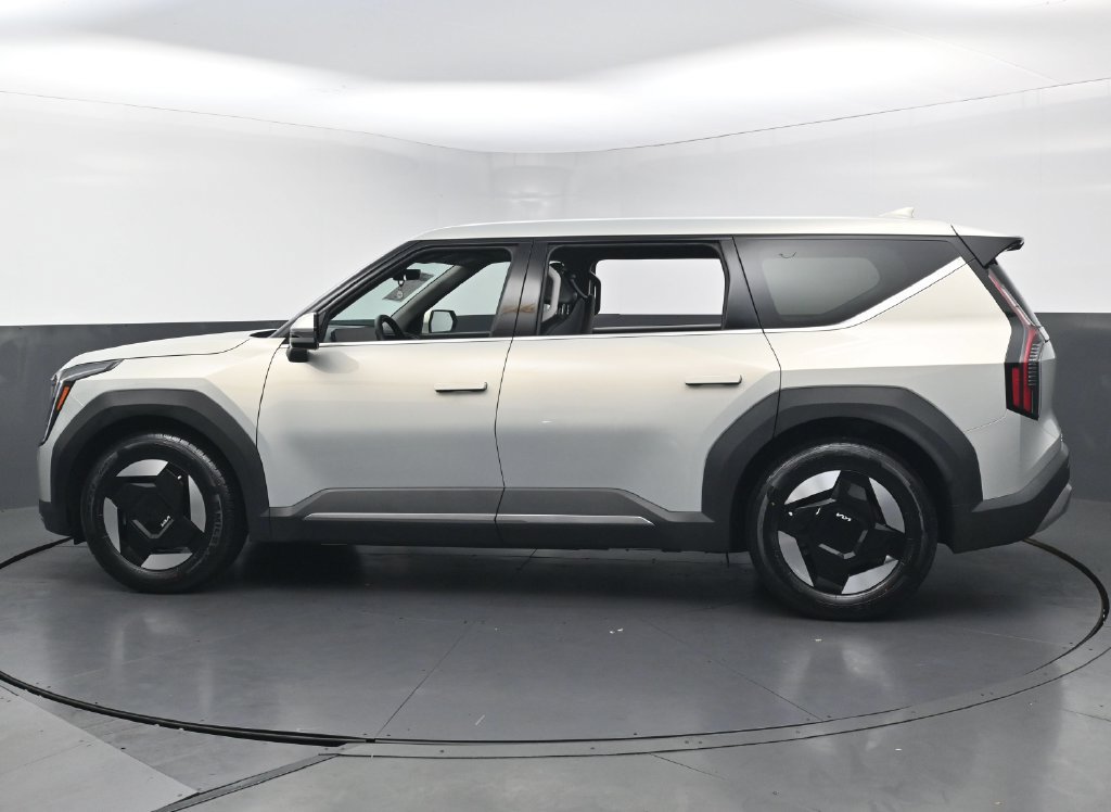Used 2024 Kia EV9 Light RWD image 8