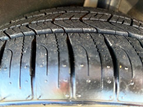 Used 2021 Chevrolet Bolt Premier w/ Infotainment Package image 31