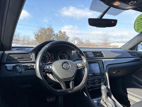 Used 2018 Volkswagen Passat 3.6 image 15