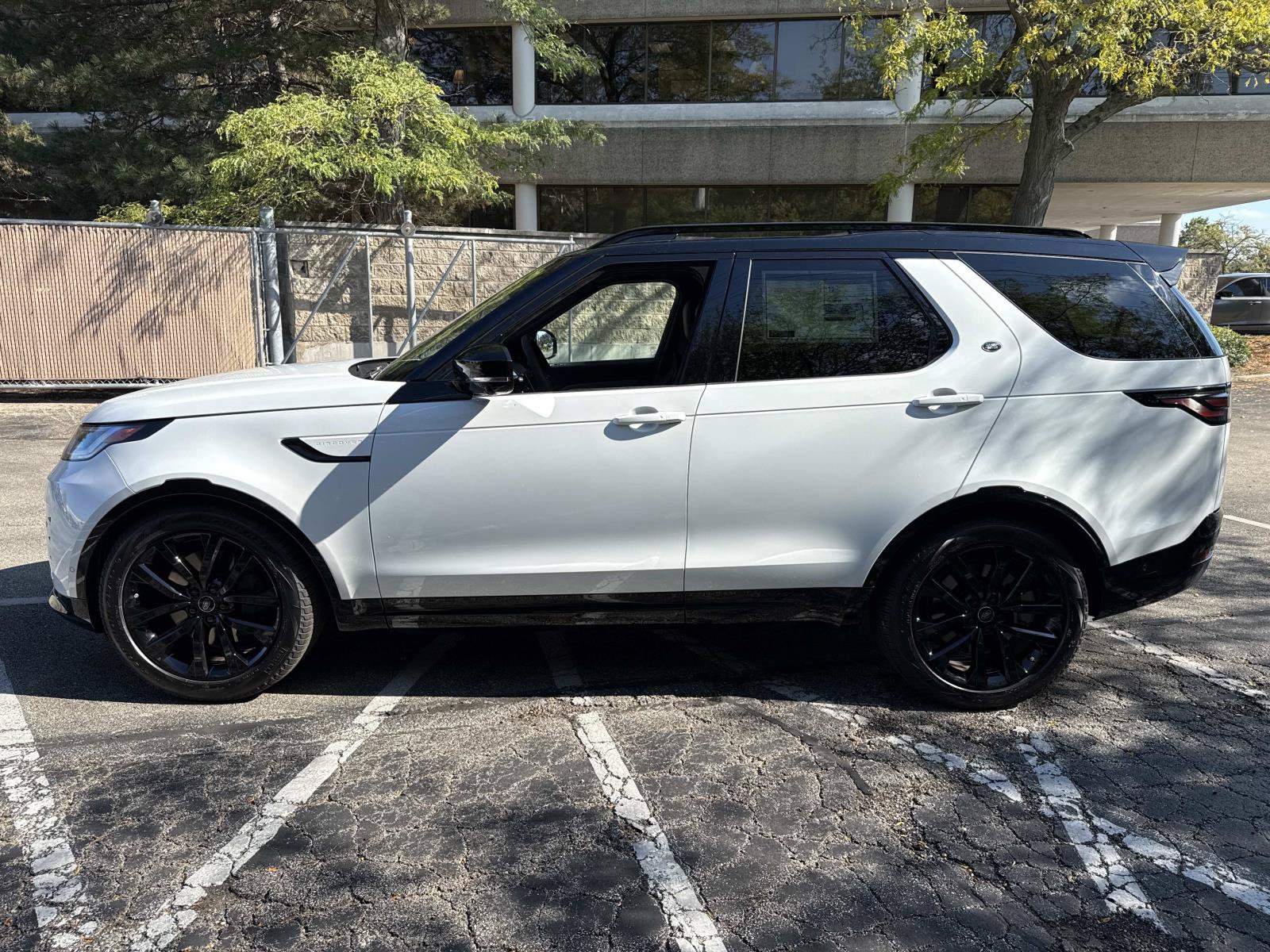 Certified 2026 Land Rover Discovery Limited Edition AWD/4WD image 8