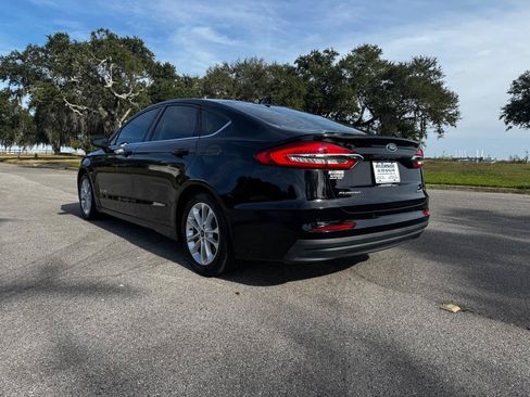 Used 2019 Ford Fusion SE FWD image 3