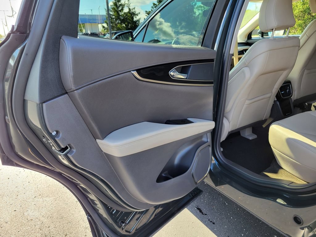 Used 2022 Lincoln Nautilus AWD w/ Premium Package image 21