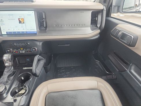 Used 2024 Ford Bronco Wildtrak image 11
