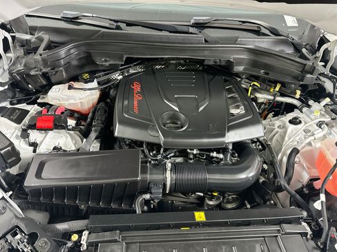 Used 2022 Alfa Romeo Stelvio Ti w/ Active Assist Plus Package AWD/4WD image 33