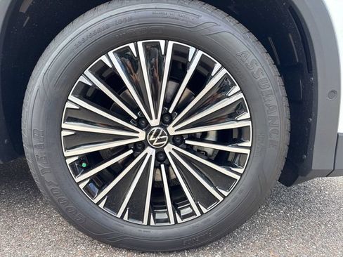 Certified 2026 Volkswagen Tiguan S FWD image 9