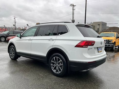 Used 2020 Volkswagen Tiguan SE w/ Panoramic Sunroof Package image 6