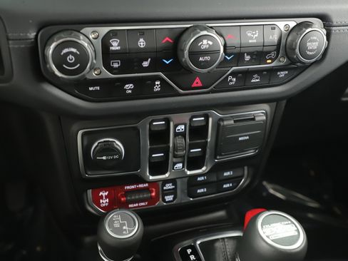 Used 2025 Jeep Wrangler Unlimited Rubicon 392 image 20