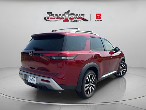 Used 2024 Nissan Pathfinder Platinum FWD image 7