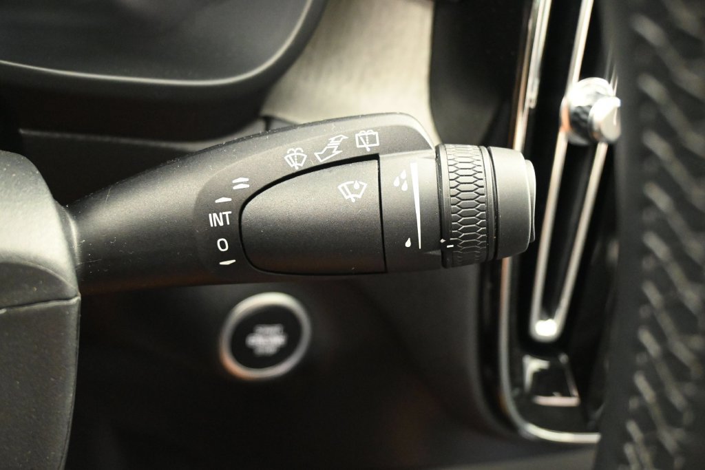 Used 2026 Volvo XC40 B5 Plus AWD/4WD image 15