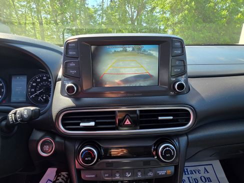 Used 2021 Hyundai Kona Limited FWD image 11
