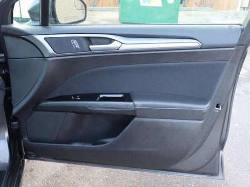Used 2016 Ford Fusion SE image 22