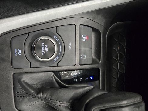 Used 2023 Toyota RAV4 AWD Hybrid image 32