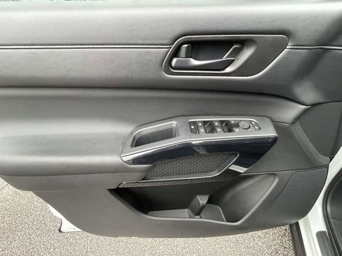 Used 2024 Nissan Pathfinder SV image 15