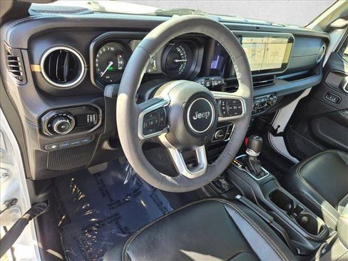 Used 2025 Jeep Wrangler Unlimited Sahara w/ Safety Group AWD/4WD image 10