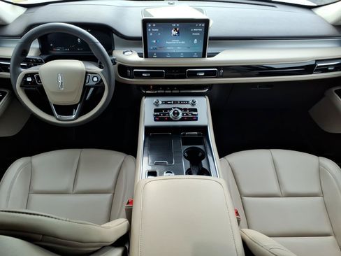 Used 2024 Lincoln Aviator AWD image 11