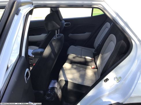 Used 2022 Hyundai Venue SEL w/ Cargo Package FWD image 9