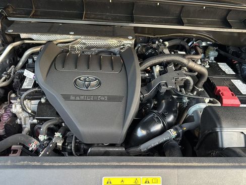 Used 2023 Toyota Highlander XLE image 31