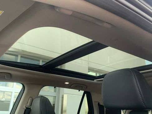 Used 2024 Honda Pilot Touring image 9