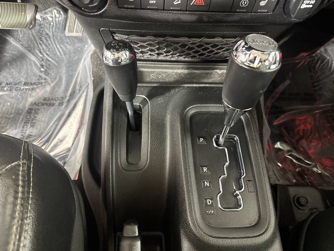 Used 2017 Jeep Wrangler Unlimited Sahara w/ Connectivity Group AWD/4WD image 22