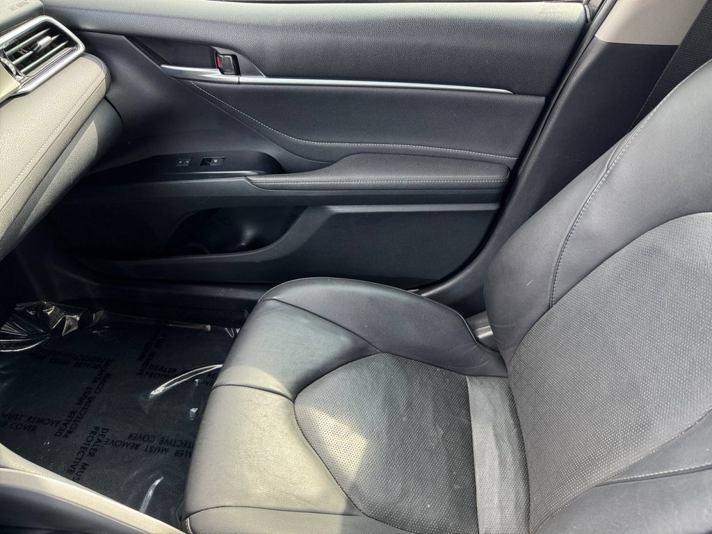 Certified 2018 Toyota Camry XSE FWD image 29
