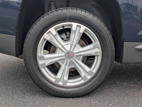 Used 2017 GMC Terrain SLE w/ Technology Package image 12