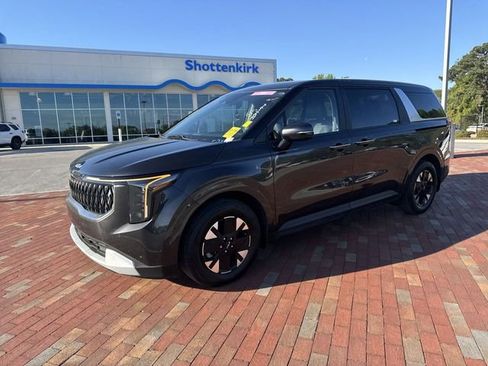 Used 2025 Kia Carnival LXS image 4