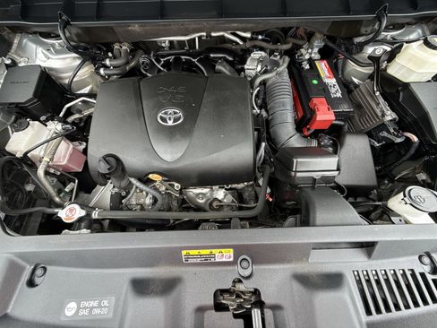Used 2021 Toyota Highlander XLE FWD image 18