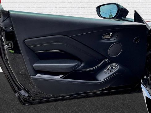Used 2019 Aston Martin V8 Vantage Coupe RWD image 18