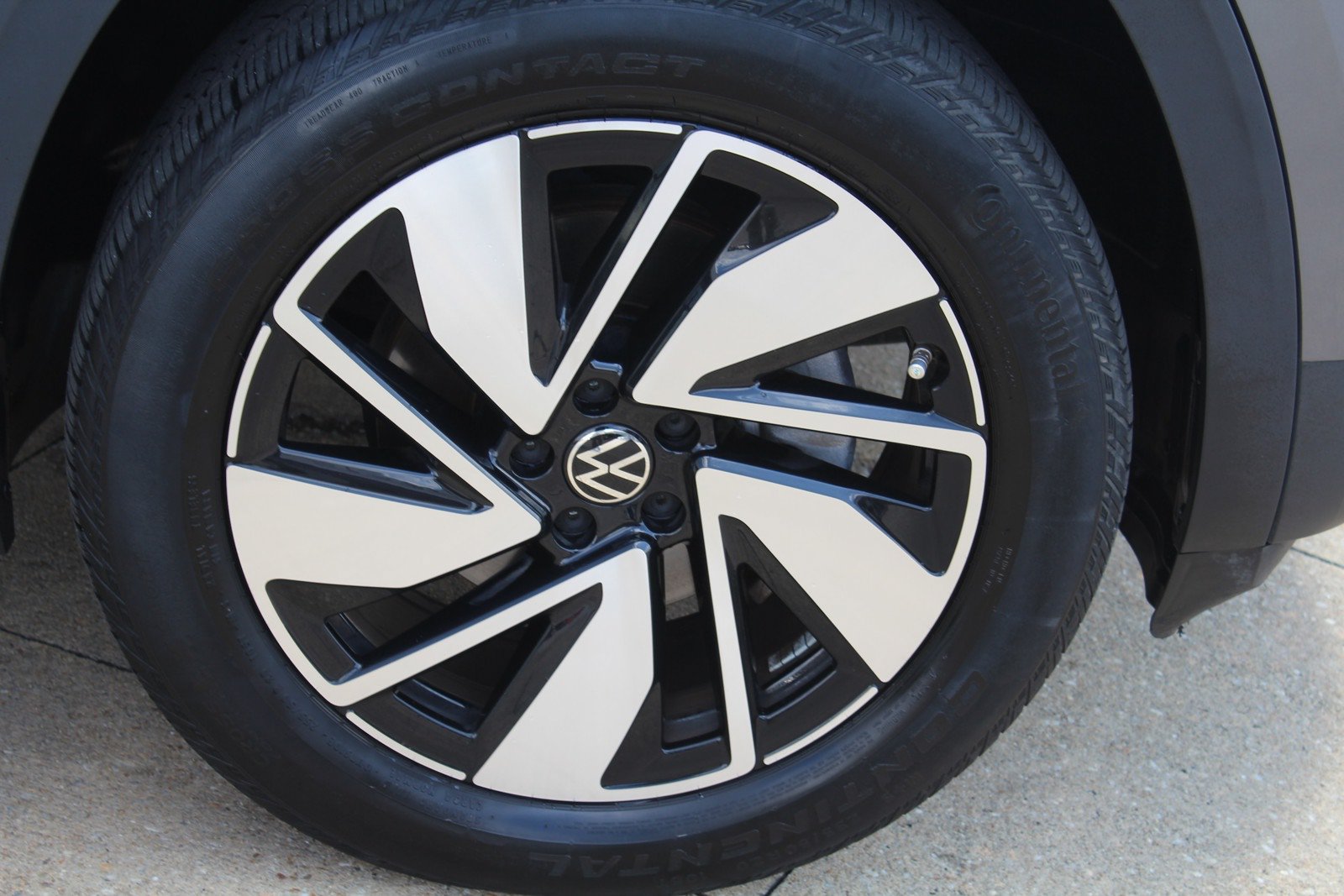 Used 2024 Volkswagen Atlas SEL AWD/4WD image 4