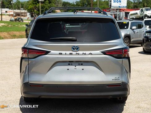Used 2022 Toyota Sienna XLE FWD image 8