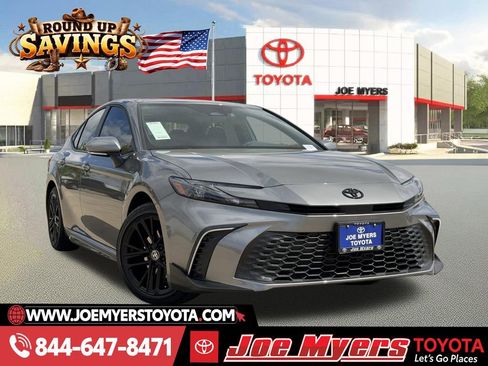 Used 2026 Toyota Camry SE w/ Convenience Package image 1
