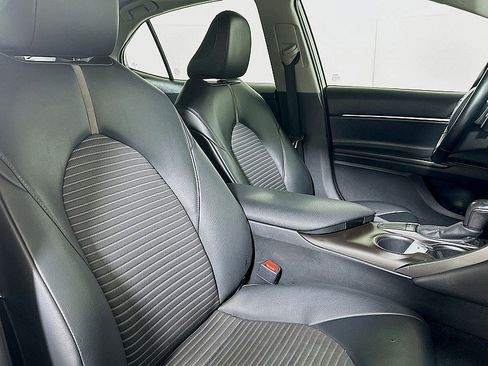 Used 2022 Toyota Camry SE image 27