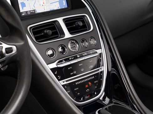 Used 2020 Aston Martin DB11 Volante RWD image 28