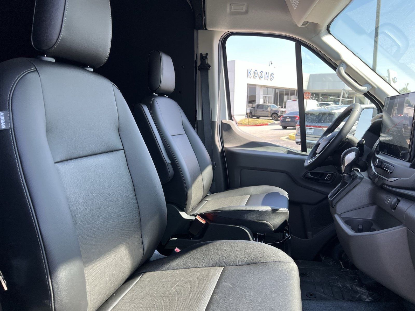 New 2026 Ford Transit 250 148 Medium Roof w/ Load Area Protection Package RWD image 31