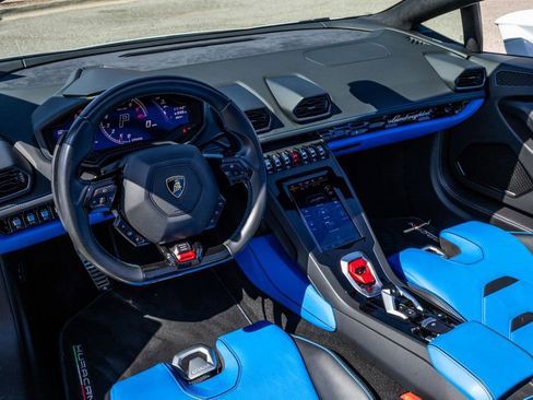 Used 2022 Lamborghini Huracan EVO image 16