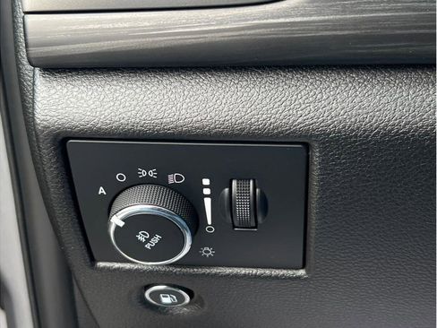 Used 2021 Jeep Grand Cherokee Laredo X image 16