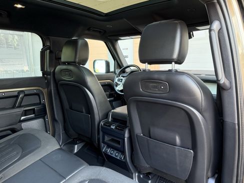 Used 2021 Land Rover Defender 110 S image 15