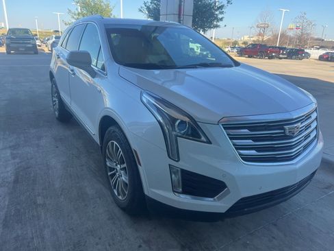 Used 2017 Cadillac XT5 Luxury w/ Driver Awareness Package image 6