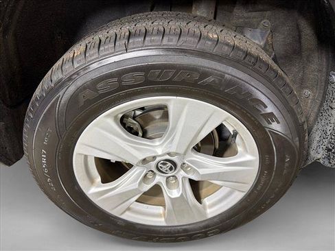 Used 2020 Toyota RAV4 XLE AWD/4WD image 17