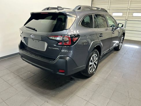 Used 2023 Subaru Outback Premium AWD/4WD image 3
