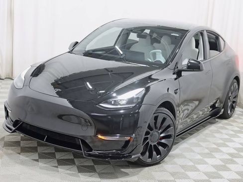 Used 2023 Tesla Model Y Performance AWD/4WD image 4