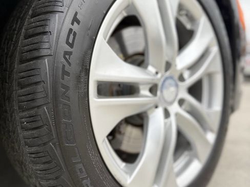 Used 2010 Mercedes-Benz E 350 4MATIC Sedan image 8