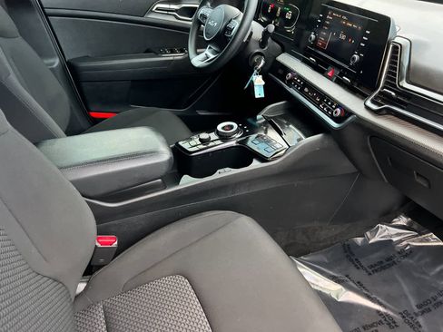 Used 2023 Kia Sportage LX image 16