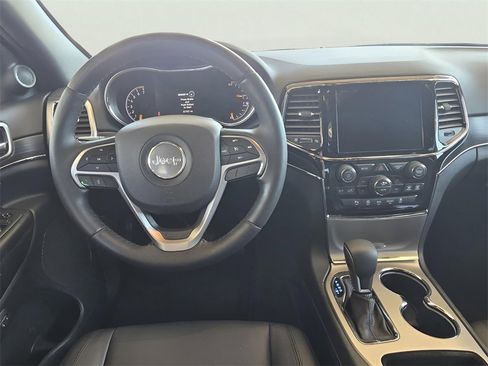 Used 2019 Jeep Grand Cherokee Limited image 3