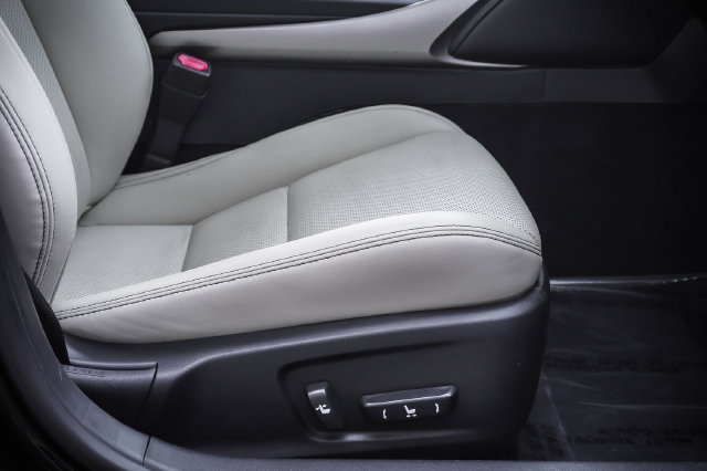 Used 2014 Lexus IS 250 w/ Navigation Package RWD image 24