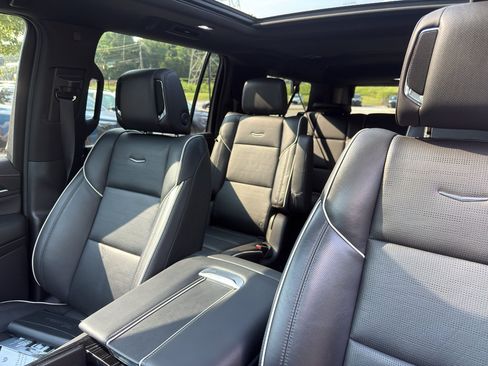 Used 2023 Cadillac Escalade ESV Sport w/ LPO, ONYX Package AWD/4WD image 8