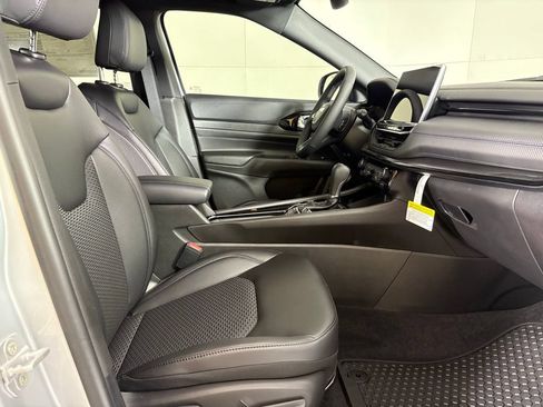 New 2026 Jeep Compass Latitude w/ Sun and Sound Group AWD/4WD image 13